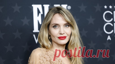 Приехавшую на Украину актрису Джоли заметили на заправке в Тернополе. Приехавшую на Украину актрису Анджелину Джоли заметили на заправке в Тернополе, пишет Telegram-канал «СТРАНА.ua». Читать далее