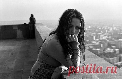 Конечно, больно, когда не взаимно, но гораздо больнее,
когда взаимно, но не суждено.