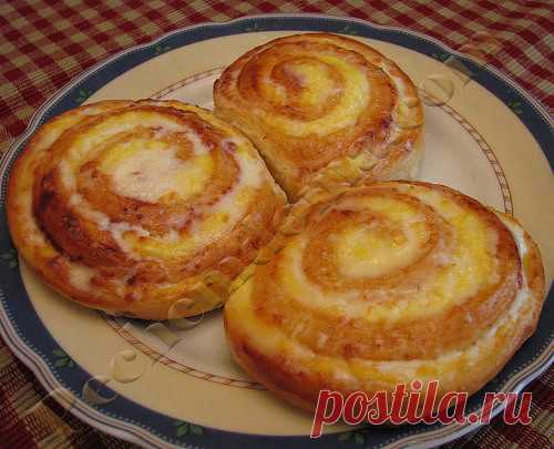 -НЕЖНЕЙШИЕ Творожные завитушки в СМЕТАННОЙ заливке
Дорогие мои читатели.Сказать что это ВКУСНО — это НИЧЕГО Не СКАЗАТЬ — это просто ФАНТАСТИЧЕСКИ и СКАЗОЧНО, Нереально ВКУСНО

В этом рецепте творожные завитушки сразу же после выпечки заливают сметанной заливкой, плотно укупоривают и в таком виде оставляют до полного остывания. В результате завитушки получаются такими волшебно мягкими, пропитанными сметанкой (не прочтите мокрыми, вовсе нет!), а в доме стоит такой умопомрачи...