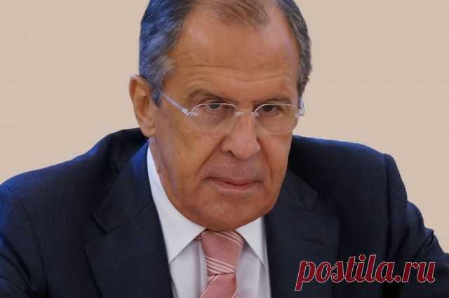 Лавров рассказал о любимых строках из поэзии Владимира Высоцкого Глава МИД РФ признался, что Высоцкий является его любимым поэтом
Если говорить о том, что «запало», то в «Песне конченого человека» есть мощнейшие по образности строчки: Истома ящерицей ползает в костях, И сердце с трезвой головой не на ножах…», - приводятся слова министра на странице МИД РФ