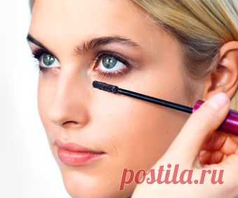 ТУШЬ

Перед тем, как нанести тушь на верхние и нижние ресницы, немного подкрути их. Коричневая тушь (в ансамбле с коричневой подводкой) поможет добиться более естественного эффекта.