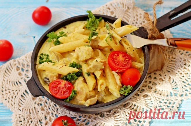 ​Паста с курицей и грибами под сырным соусом Ингредиенты:Паста — 250 гФиле куриное — 300 гВешенки — 300 гМасло растительное — 1 ст. л.Сыр — 150 гСливки (15%) — 500 млКарри — по вкусуСоль — по вкусуПерец черный — по вкусуОрегано (сушеный) — 1 ч. л.Приготовление:1. Куриное...