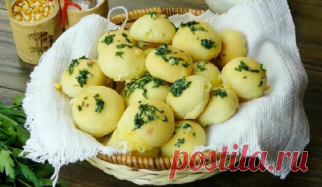 Сырные шарики с чесночным соусом: вкусные, нежные и ароматные Сырные шарики с чесночным соусом – это великолепный аперитив, который разбудит аппетит перед основным блюдом. Кстати, от блюда в восторге даже дети: не смотря на то, что в его составе есть чеснок. Готовить такую вкуснятину можно на ужин, хоть каждый день: все легко, быстро и просто.
