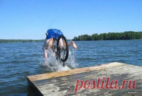 Фотографии в тот самый последний миг (22 фото) | Чёрт побери    Подборка фотографий, сделанных в тот самый последний критический миг до полного п...ца.  Бабуля всегда поддержит  Лучше бы ты отбил этот мяч…  Перебрала кока-колы  А еще говорят, что четырехлистный клевер приносит удачу  За секунду до того, как веселье закончилось  Моисей, что ты делаешь, ахаха, прекрати!  Кому-то пора худеть  Человек-паук всегда успевает сгруппироваться  Принимаю!  Скажите: «Буэээ»  О том, по...