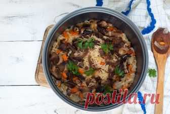Грибной плов и соус песто - готовим обед без мяса Мы выбрали для меню грибной плов, а чтобы сделать его более сытным, приготовим соус песто. Вы можете приготовить соус сразу на несколько дней и использовать его в течение недели, храня в холодильнике.
