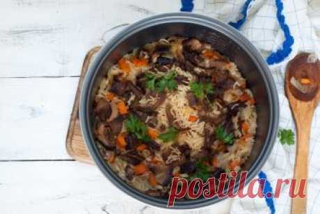 Грибной плов и соус песто - готовим обед без мяса Мы выбрали для меню грибной плов, а чтобы сделать его более сытным, приготовим соус песто. Вы можете приготовить соус сразу на несколько дней и использовать его в течение недели, храня в холодильнике.
