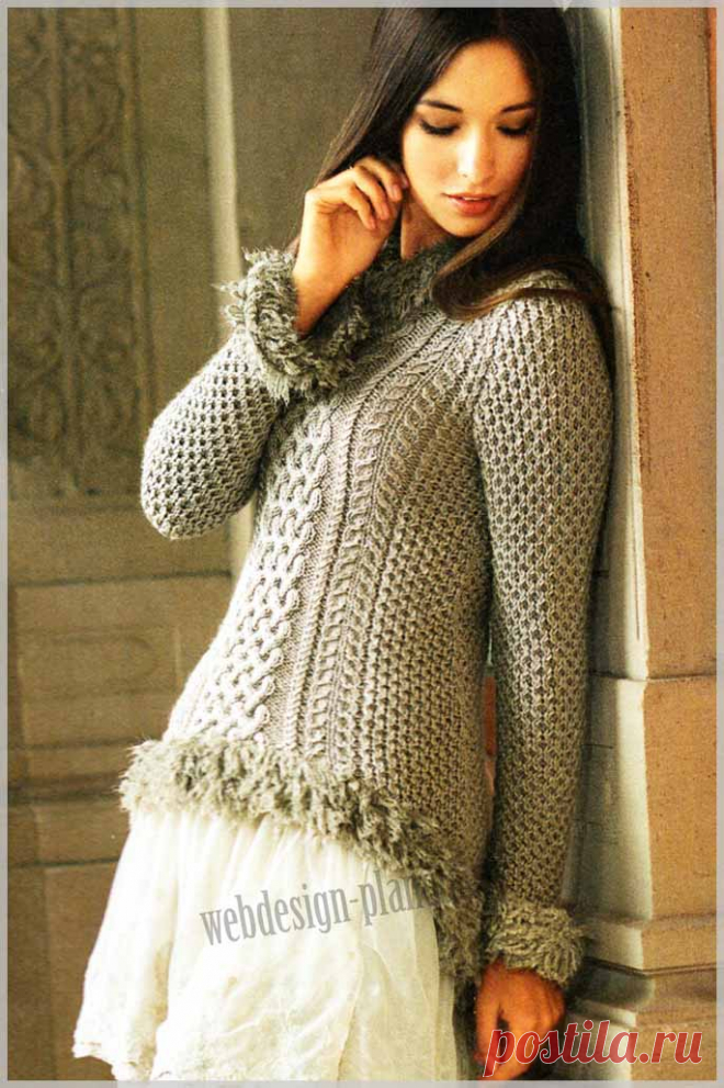 Бежевый узорчатый женский пуловер спицами Благородная пряжа из мериносовой шерсти и шелка создает мягкое мерцание на вязаном полотне, а бахрома из длинных петель придает пуловеру модный вид.