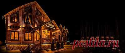 Ресторан "Веретено" уютно расположен в лесном массиве "Сосновка". Интерьер ресторана выполнен в эксклюзивном "мягком" стиле загородной усадьбы конца 19-го века.
 

Ресторан "Веретено" состоит из 6 залов: 3 вип-зала на 6 персон каждый, общий зал на 2-м этаже на 100 посетителей, а  также "Белый"(торжественный) и "Кофейный"(для курящих) зал на 20 человек каждый.