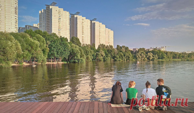 Вспоминаем лето. На набережной в парке «Дельфин». Воронеж, 2021 год.