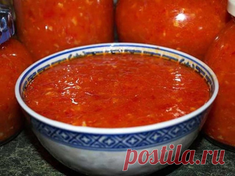 ЗАКУСКА "ЗАМАНИХА"
Закуска "Заманиха" - так называется это блюдо неспроста: за уши не оттащишь, когда зимой попробуешь с отварной картошечкой! Начнешь таскать по ложечке, пока донышко банки не увидишь.ОООчень вкусно!!!
Ингредиенты: 
3 кг красных помидор 
10-15 шт болгарского перца 
5-6шт горького перца 
10 гол чеснока (у меня были большие, я обошлась и 5 шт) 
1 ст. сахара 
1 ст. раст. масла 
2 ст.л соли
Наливаем в посудину масло, доводим до кипения, добавляем помидоры, про...