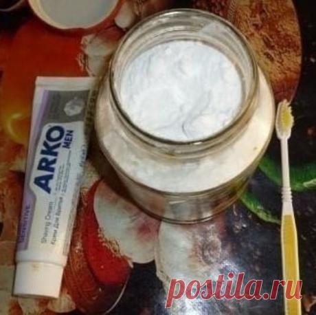 МИНУС 15 ЛЕТ

Этот способ позаимствован у японок, отлично удаляет омертвевшие клетки с поверхности кожи, делая лицо фарфоровым и гладким.

Попробуйте обязательно!


Умываем лицо привычным способом, закалываем волосы, чтобы лицо было открытым.
2. Готовим смесь №1. Берем столовую ложку пены для бритья, добавляем пол чайной ложки соды. Хорошенько мешаем.

3. Кипятим воду в кастрюле, бросаем горсть цветков сухой ромашки.

Ставим кастрюлю на стол, накрываемся полотенцем и парим...