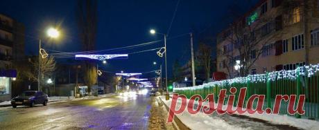 Ամանոր. Արարչության իրական ժամանակ
Ամենաջերմ բարեմաղթանքներս Ամանորյա հեքիաթային իմ Ապարանից:
Ամանորը հոգում ունեցած հեքիաթների արթնացման ժամանակն է: Յուրաքանչյուրիս հոգու խորքում սպասումներ են ծնվում՝ նորի, ապագայի, երազանքների, սիրո… Ամանորի գալու պահին նույնիսկ անիրականը կարող է իրականանալ: Դե ուրեմն՝ չկորցնենք մեր մի քանի վայրկյանը եւ կառուցենք մեր Նոր Տարին որպես կյանքի, հավերժության մանրակերտ:
Միաժամանակ Ամանորը անցնող տարվա ձեռքբերումներով ուրախանալու,բացթողումները կշռադատելու,