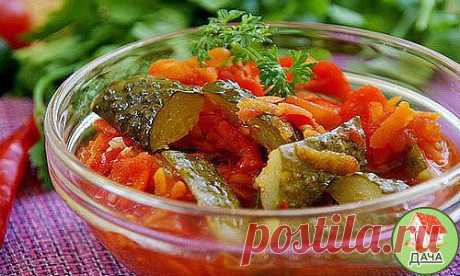 ЛЕЧО ИЗ ОГУРЦОВ НА ЗИМУ - невероятно вкуcная заготовка!

Теперь это мой любимый рецепт! Делаю каждый год по 2 порции - всегда не хватает. 

Ингредиенты:
Томаты – 1,5 кг.;
Перец сладкий – 300 гр.;
Огурцы – 2,5 кг.;
Морковь – 300 гр.;
Масло растительное – 0,5 стакана;
Чеснок – 1 головка;
Перец чили – 2 стручка;
Уксус 9%– 100 мл.;
Сахар – 0,5 стакана;
Соль – 1 ст. ложка.
 
Приготовление:

Помидоры пропустим через мясорубку, желательно отрезав от них твердые места где крепится...