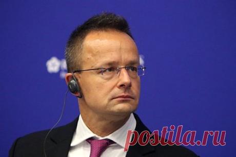 В Венгрии заявили о триумфе над ЕС по Украине. Венгрия одержала «триумф» по Украине, так как замороженные Европейским союзом (ЕС) средства Будапешта не будут переданы Киеву. Об этом заявил министр иностранных дел и внешнеэкономических связей Венгрии Питер Сийярто. Его слова передает государственный секретарь Венгрии Золтан Ковач.