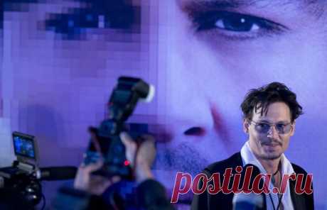 ИТАР-ТАСС: Культура - Джонни Депп представил в Пекине фильм &quot;Превосходство&quot;