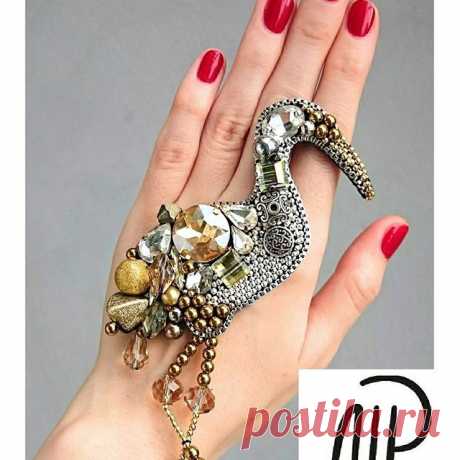 #mpaccessories #marinaprisyach #jewellery #Swarovski #brooch #bird #украшения #сваровски #брошь #птичка #цапля #аист #ручнаяработа #Москва #Питер #СПб 😍