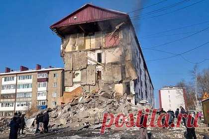Число пострадавших в результате взрыва в жилом доме на Сахалине возросло. Число пострадавших в результате взрыва в жилом доме в поселке городского типа Тымовское на Сахалине возросло до девяти. «По уточненным данным, один человек погиб и девять получили травмы», — заявили в экстренных службах. Взрыв газа произошел днем в субботу, 18 ноября, обрушились все пять этажей подъезда.