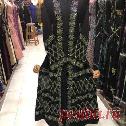 “2024 Abaya Fashion Trends: Embracing Tradition with a Modern Twist”