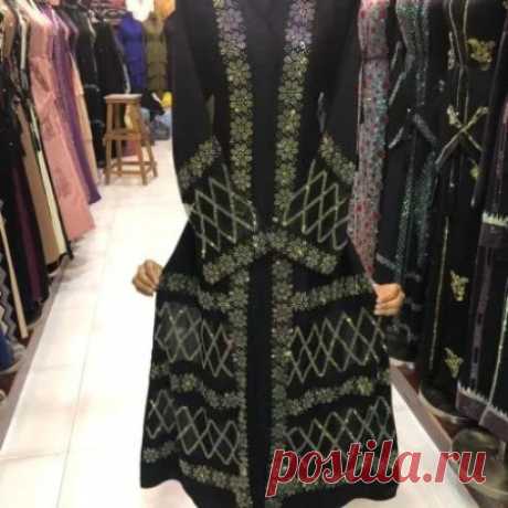“2024 Abaya Fashion Trends: Embracing Tradition with a Modern Twist”