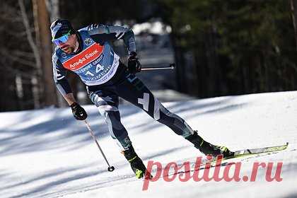 Устюгов упал во время скиатлона на чемпионате России по лыжным гонкам. Российский лыжник Сергей Устюгов допустил падение на последнем круге скиатлона на чемпионате России, который проходит в Тюмени. Спортсмен шел на втором месте, отставая от лидирующего Александра Большунова менее чем на секунду. На одном из поворотов Устюгов споткнулся и потерял равновесие.