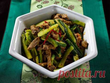 Очень простой корейский салат из огурцов и мяса от Сталика