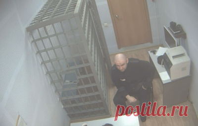 При передаче взятки Арашуковым с поличным задержали его адвоката. По данным правоохранительных органов, в ближайшее время задержанному адвокату могут предъявить обвинение по статье о посредничестве во взяточничестве
