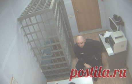 При передаче взятки Арашуковым с поличным задержали его адвоката. По данным правоохранительных органов, в ближайшее время задержанному адвокату могут предъявить обвинение по статье о посредничестве во взяточничестве