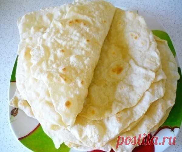 Я очень люблю ЛАВАШ. Но в магазине он не очень
вкусный, долго искала рецепт, вот наконец то нашла. Теперь для меня не
составляет особого труда нажарить лепёшек. 40 шт за 1 час. Вкуснотище , куда
там магазинным. это рецепт 1 порции, я всегда готовлю 2 порции (40 шт) 1 ч.л
сухих дрожжей 1 ч.л соли, 0.5 ч.л сахара 1 ст.л. масла растительного 1 стакан
теплой воды 3 стакана муки. Замесить тесто, оно получается мягкое, приятное и
эластичное. Разделить на 20-16 шариков, всё завис...