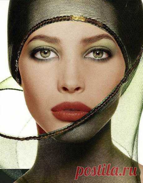 Кристи Тарлингтон для REVLON, 1992 г.
Фото: Ричард Аведон