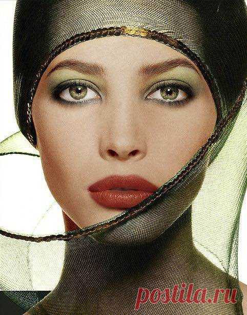 Кристи Тарлингтон для REVLON, 1992 г.
Фото: Ричард Аведон