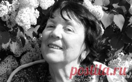 Умерла историк искусства и художник Анна Рындина. Российский историк искусства и художник, заслуженный деятель искусств России Анна Рындина умерла 20 августа в возрасте 86 лет, сообщили в пресс-службе Российской академии художеств (РАХ).