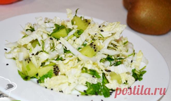 Полезный салат за 15 минут: с киви и пекинской капустой.