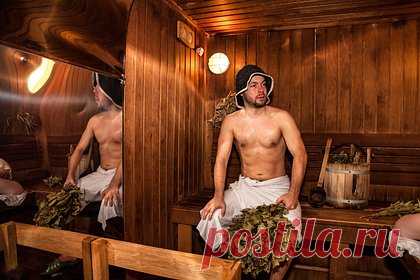 Мужчинам перечислили снижающие качество спермы привычки. Уролог, сексолог Александр Лубенников рассказал, какие факторы снижают качество спермы и уменьшают вероятность зачатия. По его словам, у мужчин с лишним весом и ожирением шанс стать отцами ниже, чем у тех, кто ведет здоровый образ жизни. Также врач посоветовал отказаться от ежедневного посещения бани и курения.