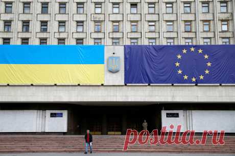 На Украине решили трезво оценивать возможность вступления страны в ЕС. Украине следует укреплять экономический потенциал и привлекать как можно больше инвестиций для реализации своих внешнеполитических целей. Это, по мнению главы МИД республики Дмитрия Кулебы, важно для вступления страны в Европейский союз. Он отметил, что в данном вопросе нужно придерживаться «реалистичного идеализма».