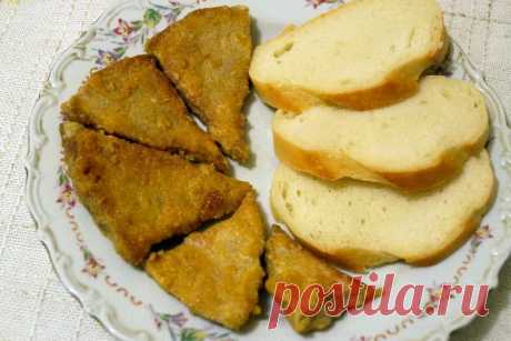 Говяжье вымя в кляре: дешёвый рецепт вкусного ужина - Пир во время езды Отношение к субпродуктам у хозяюшек разное: кто-то находит их аппетитными, кто-то вовсе не готовит. В моей семье любят говяжье вымя, поэтому каждый раз, когда удаётся собраться за одним столом, на нём непременно присутствует говяжье вымя в кляре. Готовить такой продукт нужно долго: на ночь вымя замачивают в холодной воде, потом несколько часов варят, а дальше […]