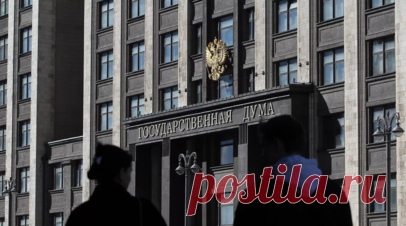 В ГД готовы обсуждать новые правила для организаторов концертов под фонограмму. Первый зампред комитета Госдумы по культуре народный артист России Дмитрий Певцов рассказал, что депутаты в 2024 году готовы вернуться к рассмотрению инициативы 2013 года, согласно которой организаторы концертов на афишах обязаны информировать зрителей об использовании артистами фонограммы. Читать далее