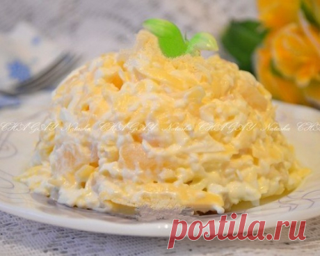 Салат с ананасами, сыром и чесноком от Наташи Чагай.