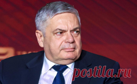 Шишкарев обвинил гендиректора «Черноморца» в попытке сделать «договорняк». Председатель наблюдательного совета новороссийского клуба заявил, что Максим Пономарев пытался повлиять на исход матча последнего тура Первой лиги с «Сочи», но футболисты «поступили как мужики» и «ни один не дрогнул»
