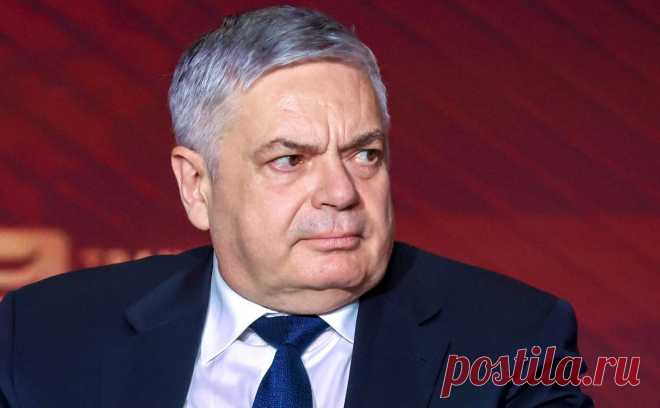 Шишкарев обвинил гендиректора «Черноморца» в попытке сделать «договорняк». Председатель наблюдательного совета новороссийского клуба заявил, что Максим Пономарев пытался повлиять на исход матча последнего тура Первой лиги с «Сочи», но футболисты «поступили как мужики» и «ни один не дрогнул»