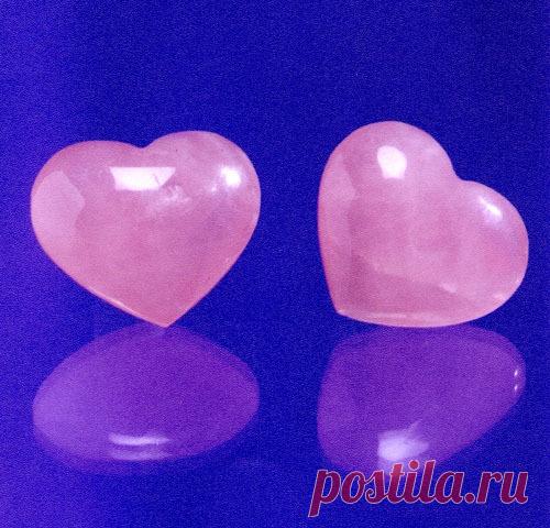 Ритуал с розовым кварцем, привлекающий любовь.