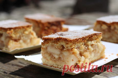 Вкусный пирог на кефире: яблочная начинка в нем превращается на мед