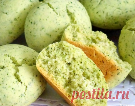 МЯТНОЕ ПЕЧЕНЬЕ автор Наталья Ганина
Вкусное, рассыпчатое и ароматное.
80 г мягкого сливочного масла,
200 г муки,
90 г кукурузного крахмала ( на картофельный не заменять),
80 г сахарной пудры (по вкусу- у меня 100гр),
1 большое яйцо,
20 г листьев мяты (можно взять 30),
1 ч. ложка разрыхлителя (у меня с горкой),
щепотка соли