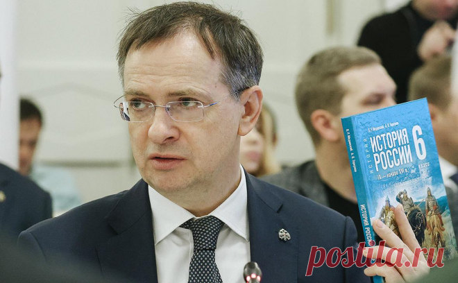 Мединский предложил Рютте учебник о том, что в «XII веке Украины не было». Помощник президента России и глава делегации страны на переговорах с Украиной Владимир Мединский предложил отправить генсеку НАТО Марку Рютте учебник, чтобы тот узнал, что в «XII веке Украины не было».