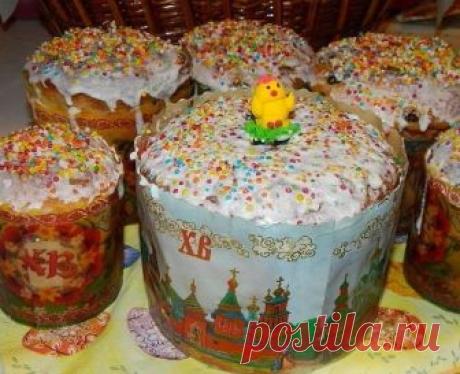 Пасхальный кулич — классический рецепт из книги «О вкусной и здоровой пище» 1955г.

Ингридиенты:
Мука - 1кг
Молоко - 1.5 стакана
Яйца - 6 штук
Масло сливочное - 300г
Дрожжи - 40-50 г "мокрых" или 11 г сухих( пакетик)
Изюм - 150г
Цукаты - 50г
Соль- 3/4 ч.л
Ванилин 1/2 или 5-6 измельченых зерен кардамона
Сахар 1.5 - 2 стакана

Какая же Пасха без Кулича. Мы куличи не покупаем, а готовим сами. И радуем наших близких домашней выпечкой. Рецепт на этот раз мы взяли классический, ...