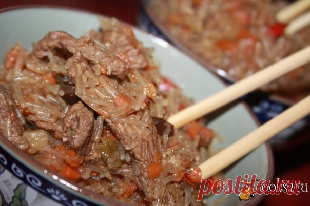 Фунчёза с говядиной и овощами Фунчёза с говядиной и овощами - сытное, интересное, пикантное и очень вкусное блюдо, которое идеально подходить для "скоростного" обеда или ужина... поскольку готовится оно просто и быстро. кстати, это блюдо в горячем виде можно подавать как второе, а в холодном - как салат. Попробуйте, вам обязательно понравится!