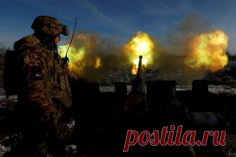 Стало известно о взрывах в Хмельницкой области Украины. Взрывы прогремели в Хмельницкой области Украины. Об этом сообщило одно из местных изданий. До этого стало известно, что в сторону Староконстантинова, где расположен военный аэродром, направляются группы беспилотников. Ранее сообщалось, что мощные взрывы произошли в украинских городах Кропивницкий и Кривой Рог.