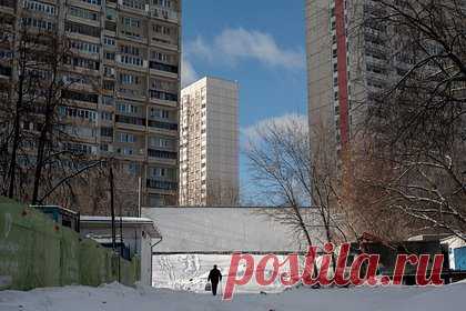 Ценам на один тип жилья в России предрекли снижение. В январе-феврале 2024 года цены на вторичное жилье в России могут снизиться. Такую динамику предрек ипотечный брокер, эксперт по недвижимости Дмитрий Ракута. По его словам, сделок в этом сегменте станет гораздо меньше, а потребность в продаже объектов сохранится в любом случае.