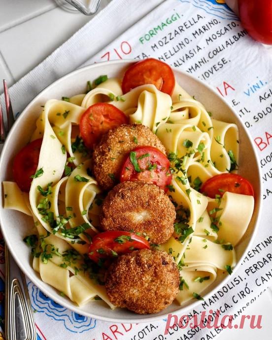 ​Румяные куриные котлеты