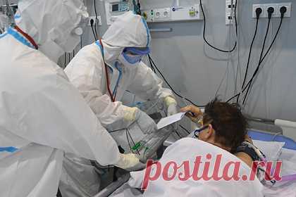 Российский врач предупредил о риске инсульта после COVID-19. Сердечно-сосудистый хирург Анатолий Нечепуренко рассказал, что проблемы с сердцем — одно из наиболее часто встречающихся сопутствующих состояний у пациентов с коронавирусом, а риск инсульта возрастает семикратно по сравнению с таковым на фоне гриппа. К летальному исходу может привести и фибрилляция предсердий.