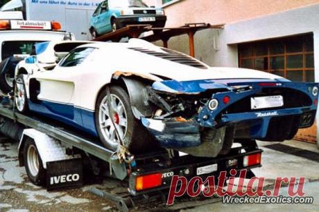 Автомобильный журнал онлайн на «Авторамблере» - 10 самых эпичных аварий, которые устроили женщины